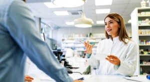 Eczacı Kalfası Maaşı 2026: Özel Eczanelerde Çalışanlar Ne Kadar Alıyor?