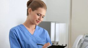 Tıbbi Sekreter Maaşı 2026: Devlet ve Özel Hastanelerde Güncel Maaşlar